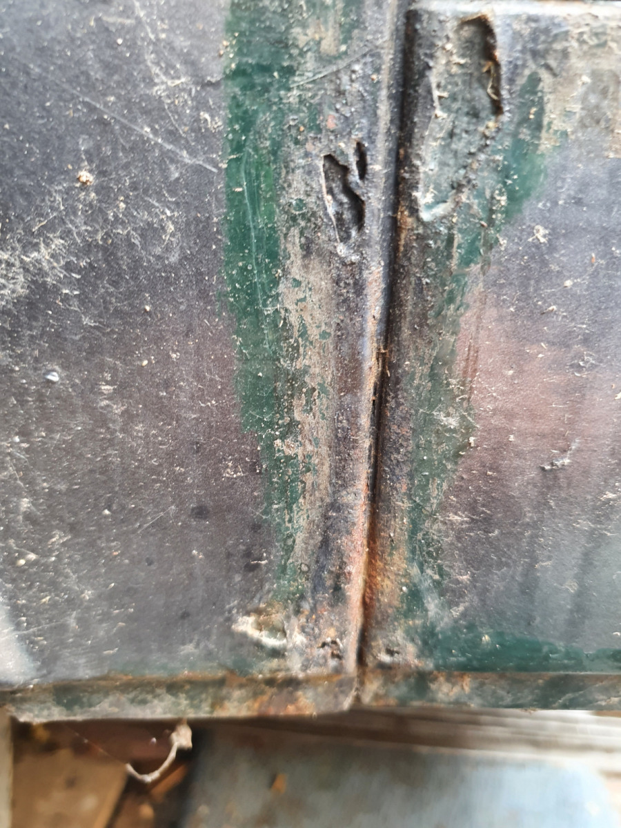 Rost an der Scheibengummi-Fuge