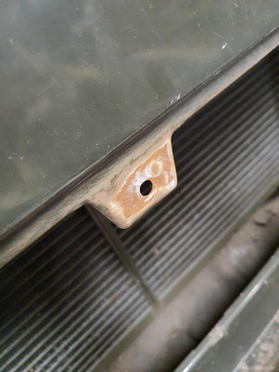 Rost an der Kühlergrill-Halterung